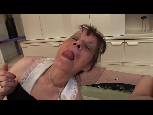 ❤️ Zwei Großmütter und ein Großvater haben einen Dreier ❤ Porn video bei uns ﹏