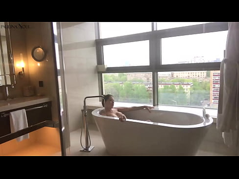 ❤️ Riesiges Babe wichst leidenschaftlich ihre Muschi im Badezimmer ❤ Porn video bei uns ﹏