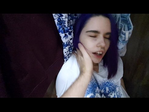 ❤️ Habe meine Schwester im Schrank gefunden und ihr beim Abspritzen geholfen ❤ Porn video bei uns ﹏